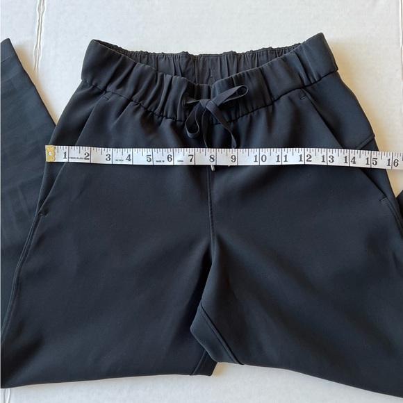Lululemon Cropped Black Pull-on Pants. 
Size 6 - Picture 6 of 10